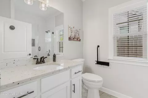 Bath - 1706 Bristol Dr, Nesbit, MS 38651 photo 3 of 4