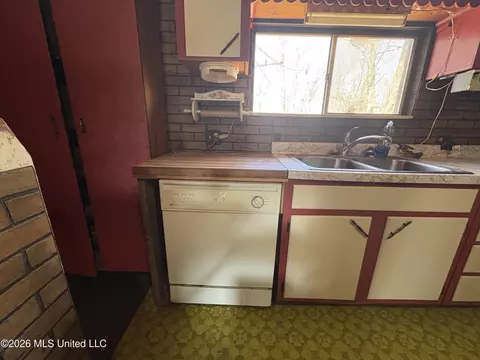 Kitchen - 8 County Road 529, Como, MS 38619 photo 4 of 4