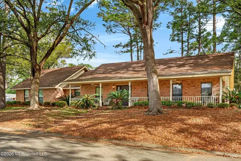 105 Country Club Dr, Picayune, MS 39466