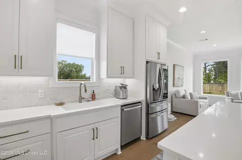Kitchen - 363 Wellstone Pl, Madison, MS 39110 photo 5 of 6