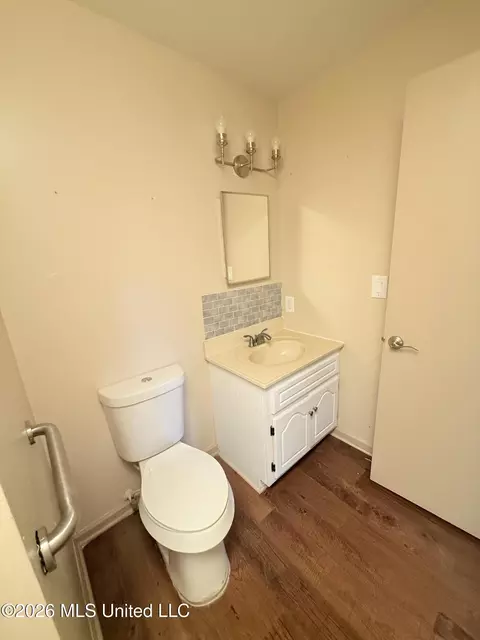 Bath - 2135 Long St, Grenada, MS 38901 photo 4 of 5