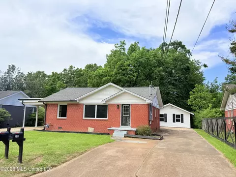 Exterior - 2135 Long St, Grenada, MS 38901 photo 3 of 3