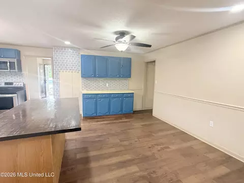 Kitchen - 2135 Long St, Grenada, MS 38901 photo 2 of 5