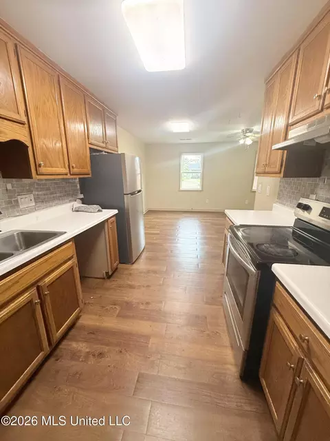 Kitchen - 2135 Long St, Grenada, MS 38901 photo 5 of 5