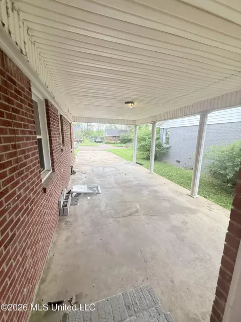 Exterior - 2135 Long St, Grenada, MS 38901 photo 2 of 3