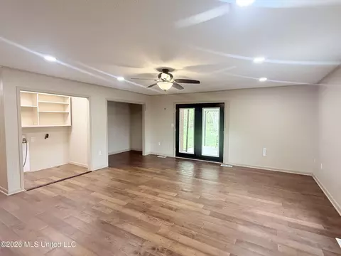 Living - 2135 Long St, Grenada, MS 38901 photo 1 of 3