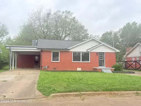 2135 Long St, Grenada, MS 38901