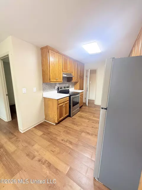 Kitchen - 2135 Long St, Grenada, MS 38901 photo 4 of 5