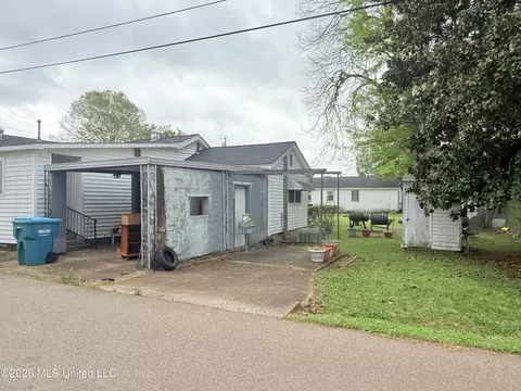 1059 Fox St, Grenada, MS 38901 photo 2