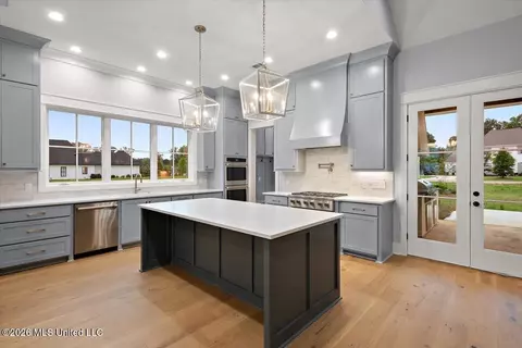 Kitchen - 214 Welchshire Dr, Madison, MS 39110 photo 2 of 5