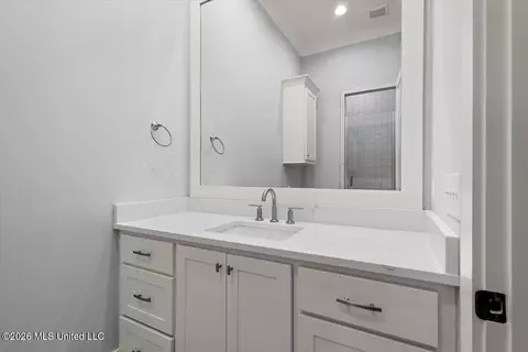 Bath - 214 Welchshire Dr, Madison, MS 39110 photo 7 of 10