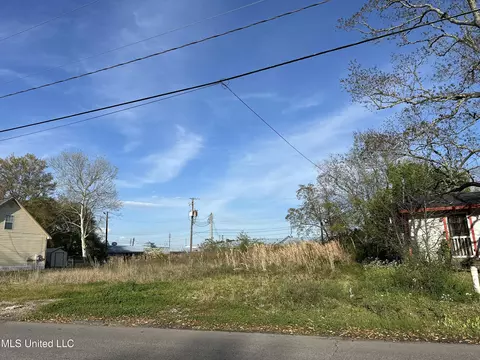 3804 Victor St, Pascagoula, MS 39567