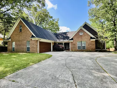 Exterior - 445 Augusta Dr, Hernando, MS 38632 photo 2 of 5
