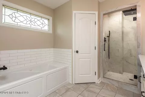 Bath - 445 Augusta Dr, Hernando, MS 38632 photo 1 of 3