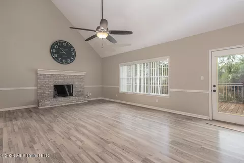 Living - 445 Augusta Dr, Hernando, MS 38632 photo 3 of 4