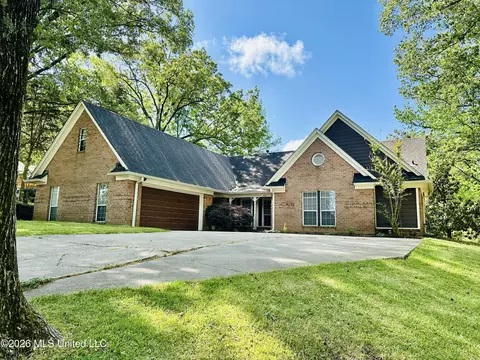 445 Augusta Dr, Hernando, MS 38632