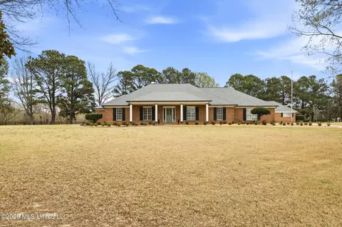 8798 Hunters Horn Cv, Olive Branch, MS 38654
