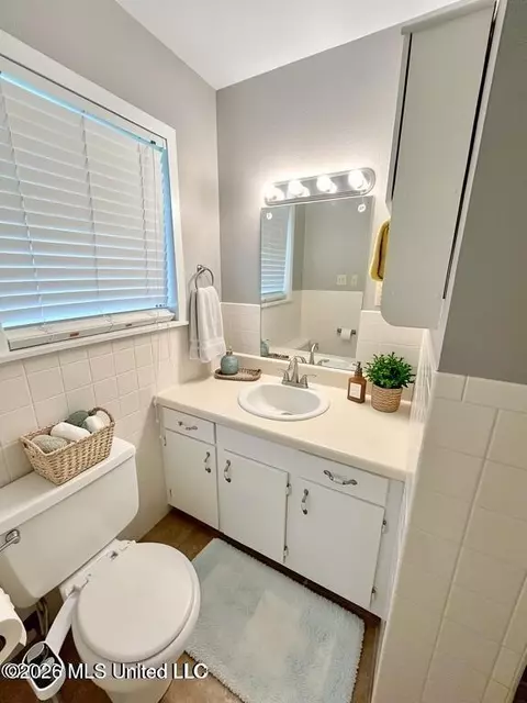 Bath - 306 Green Street St, Summit, MS 39666 photo 1 of 2