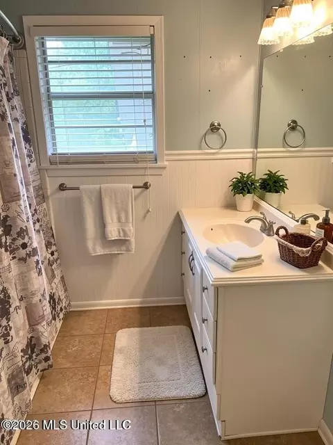 Bath - 306 Green Street St, Summit, MS 39666 photo 2 of 2