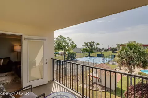 2046 Beach Blvd #D302, Biloxi, MS 39531