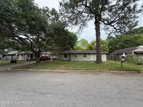 1506 Resca De La Palma St, Pascagoula, MS 39567