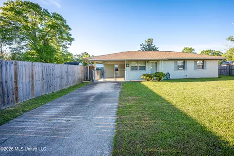 315 Poplar Dr, Ocean Springs, MS 39564