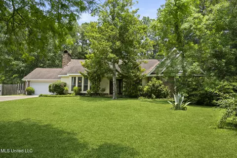 70 Poplar Dr, Hattiesburg, MS 39402