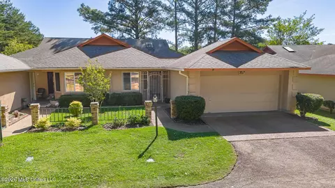 357 E Cascades Cir, Clinton, MS 39056