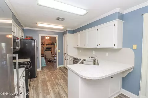 Kitchen - 357 E Cascades Cir, Clinton, MS 39056 photo 2 of 4