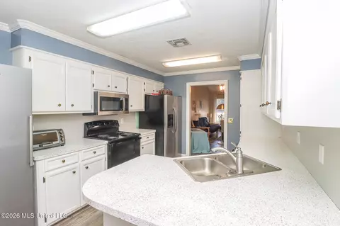 Kitchen - 357 E Cascades Cir, Clinton, MS 39056 photo 4 of 4