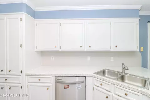 Kitchen - 357 E Cascades Cir, Clinton, MS 39056 photo 3 of 4