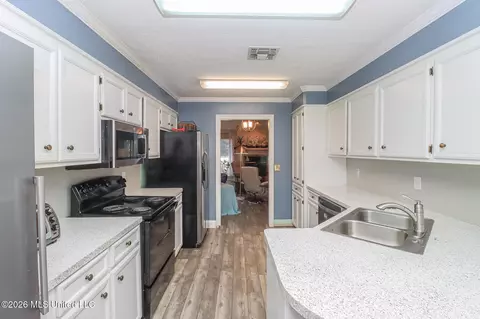 Kitchen - 357 E Cascades Cir, Clinton, MS 39056 photo 1 of 4