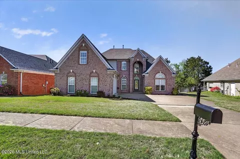 Exterior - 1203 Lake View Dr, Hernando, MS 38632 photo 2 of 10