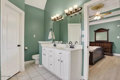 Entry Way - 1203 Lake View Dr, Hernando, MS 38632 photo 2 of 3