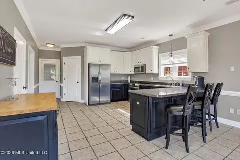 Kitchen - 1203 Lake View Dr, Hernando, MS 38632 photo 3 of 4