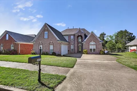 Exterior - 1203 Lake View Dr, Hernando, MS 38632 photo 3 of 10