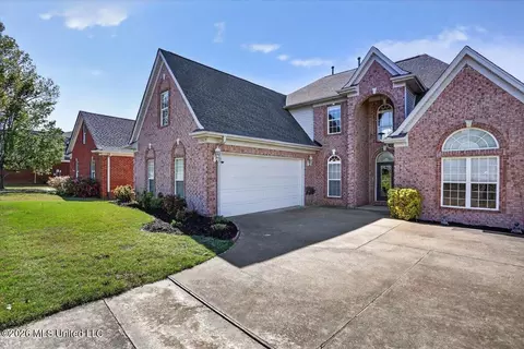 Exterior - 1203 Lake View Dr, Hernando, MS 38632 photo 4 of 10