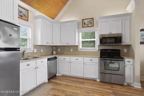 Kitchen - 113 Northshore Pt, Madison, MS 39110 photo 1 of 3