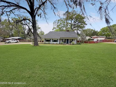 415 Trailwood Dr, Clinton, MS 39056