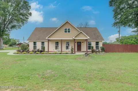 107 Cottage Oaks Dr, Lucedale, MS 39452