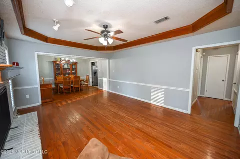 Living - 6406 Cherokee Dr, Olive Branch, MS 38654 photo 1 of 4