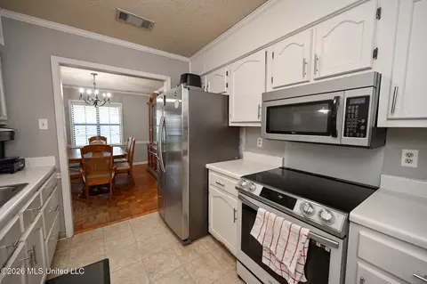 Kitchen - 6406 Cherokee Dr, Olive Branch, MS 38654 photo 1 of 4
