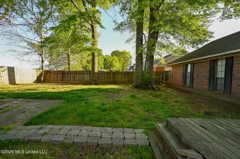 Exterior - 6406 Cherokee Dr, Olive Branch, MS 38654 photo 5 of 7