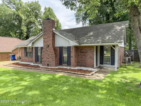 Exterior - 6406 Cherokee Dr, Olive Branch, MS 38654 photo 2 of 7
