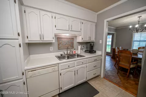 Kitchen - 6406 Cherokee Dr, Olive Branch, MS 38654 photo 2 of 4