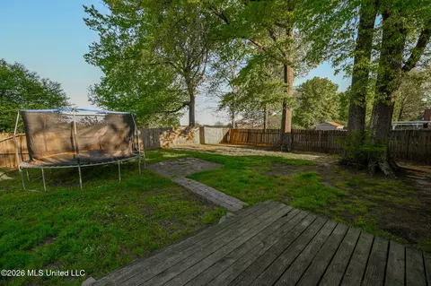 Exterior - 6406 Cherokee Dr, Olive Branch, MS 38654 photo 6 of 7