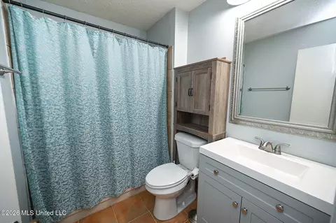 Bath - 6406 Cherokee Dr, Olive Branch, MS 38654 photo 2 of 2