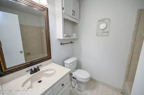 Bath - 6406 Cherokee Dr, Olive Branch, MS 38654 photo 1 of 2
