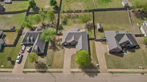 View/Area - 695 Robertson Way, Hernando, MS 38632 photo 1 of 4