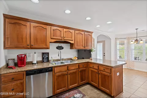 Kitchen - 695 Robertson Way, Hernando, MS 38632 photo 2 of 2